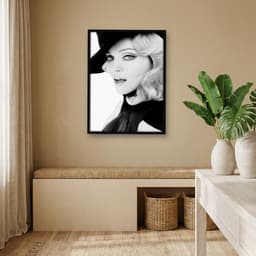 Quadro Decorativo Madonna com Chapéu Preto